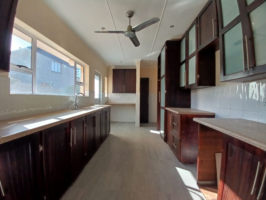 5 Bedroom Property for Sale in Beacon Bay Eastern Cape